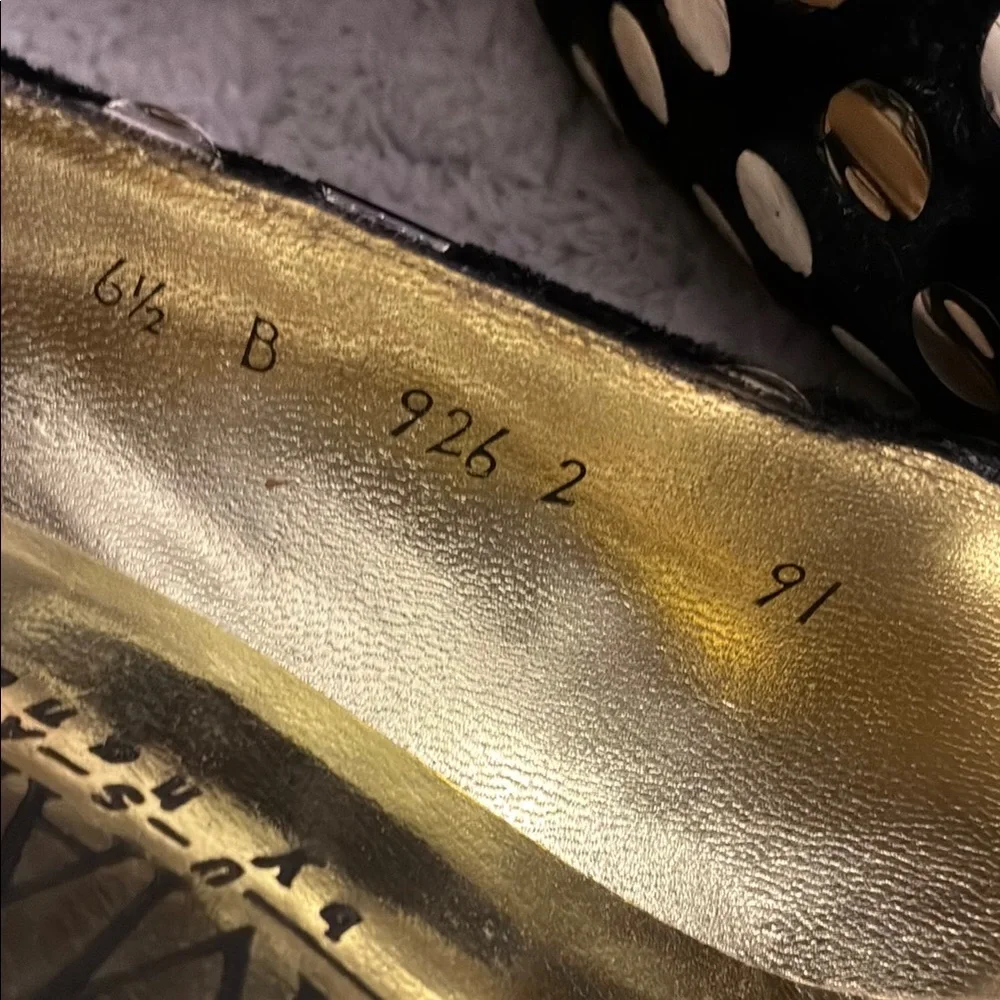 A’MANO Black and Gold Polka Dot Heels - Picture 3 of 11